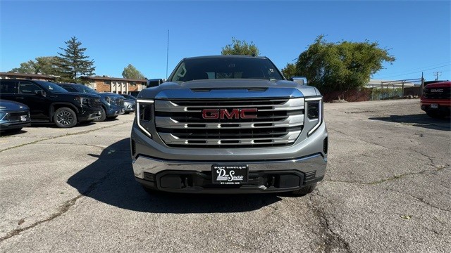 GMC Sierra 1500 Vehicle Full-screen Gallery Image 03