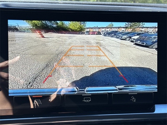 GMC Sierra 1500 Vehicle Full-screen Gallery Image 17