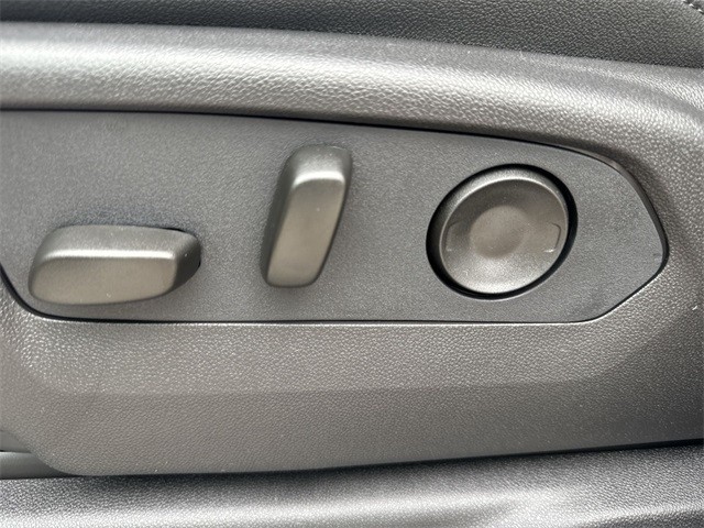 GMC Sierra 1500 Vehicle Full-screen Gallery Image 12