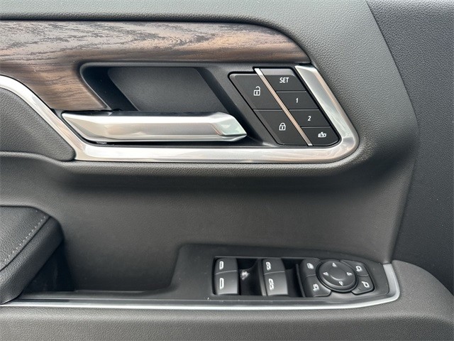 GMC Sierra 1500 Vehicle Full-screen Gallery Image 13