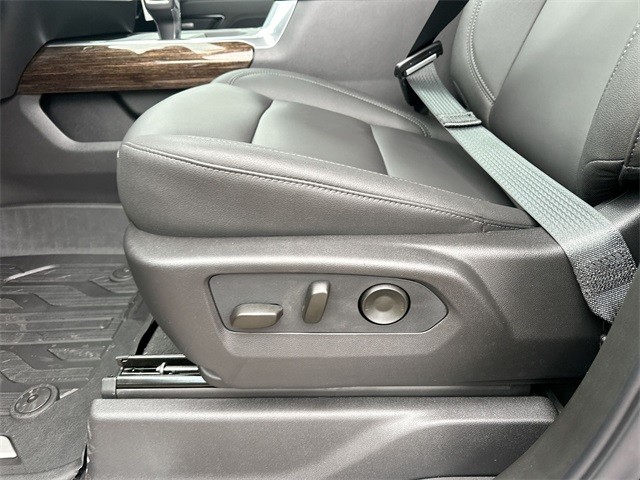 GMC Sierra 1500 Vehicle Full-screen Gallery Image 12