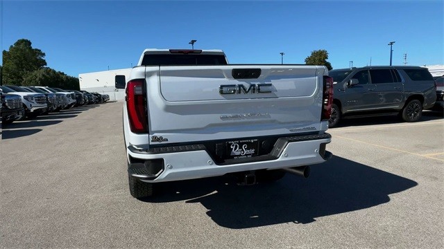 GMC Sierra 2500HD Vehicle Full-screen Gallery Image 07
