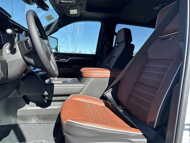 GMC Sierra 2500HD Vehicle Full-screen Gallery Image 11