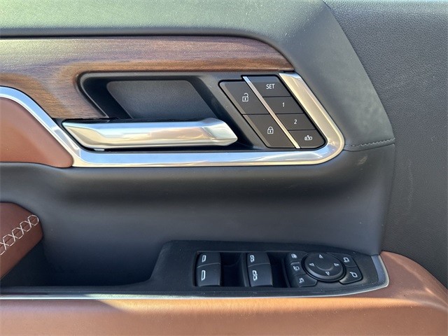 GMC Sierra 2500HD Vehicle Full-screen Gallery Image 13