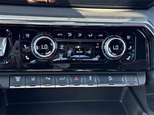 GMC Sierra 2500HD Vehicle Full-screen Gallery Image 19