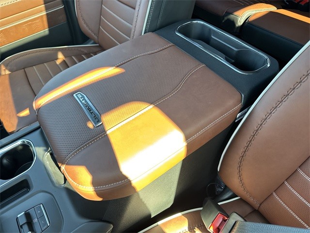 GMC Sierra 2500HD Vehicle Full-screen Gallery Image 21