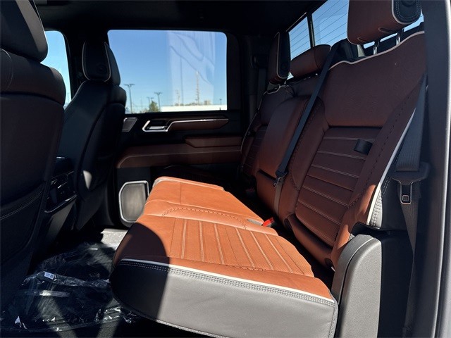 GMC Sierra 2500HD Vehicle Full-screen Gallery Image 23