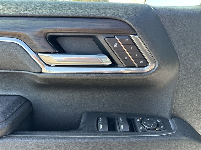 GMC Sierra 1500 Vehicle Full-screen Gallery Image 13