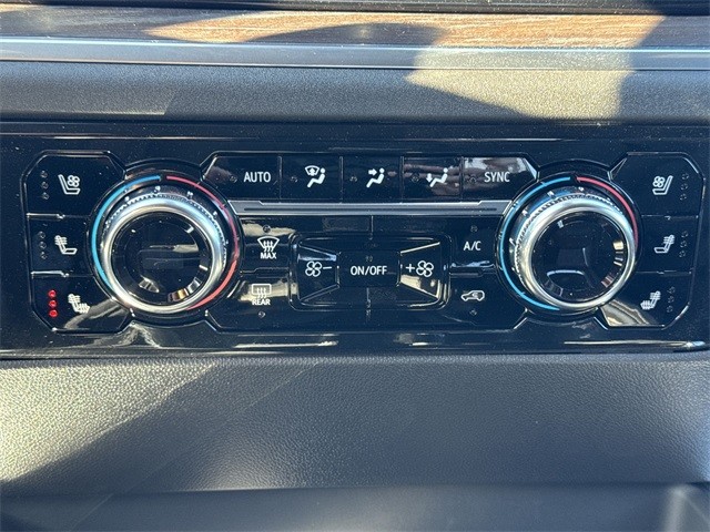 GMC Sierra 1500 Vehicle Full-screen Gallery Image 19