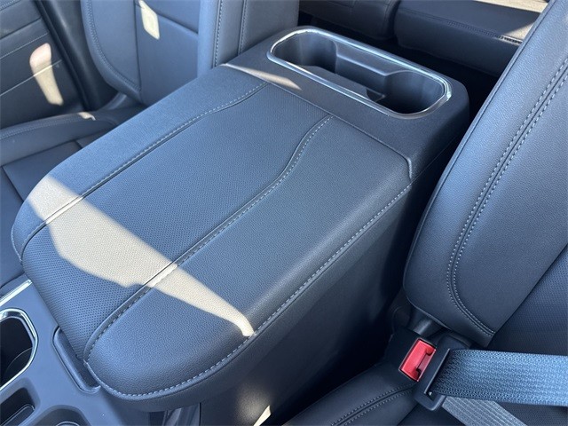 GMC Sierra 1500 Vehicle Full-screen Gallery Image 21