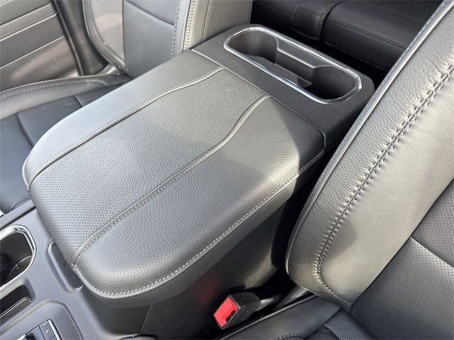 GMC Sierra 1500 Vehicle Full-screen Gallery Image 21