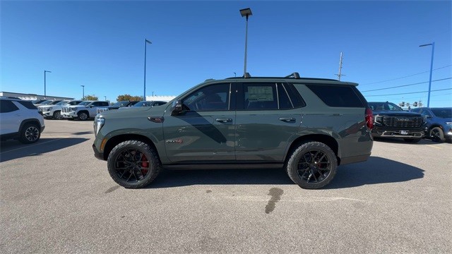 GMC Yukon Vehicle Full-screen Gallery Image 05