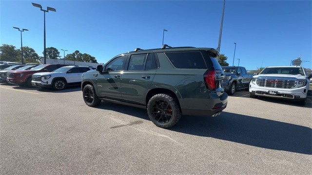 GMC Yukon Vehicle Full-screen Gallery Image 06