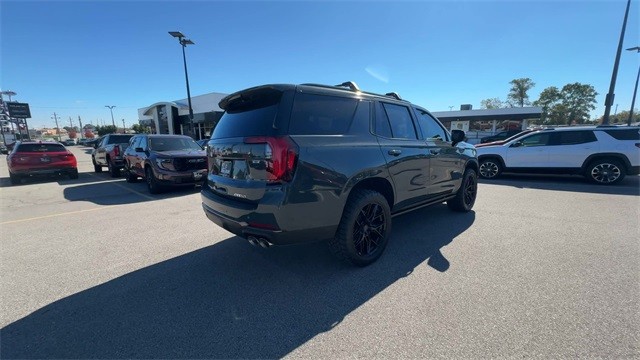 GMC Yukon Vehicle Full-screen Gallery Image 08