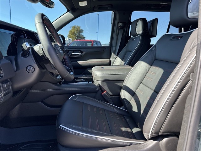 GMC Yukon Vehicle Full-screen Gallery Image 11