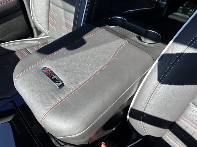 GMC Yukon Vehicle Full-screen Gallery Image 21