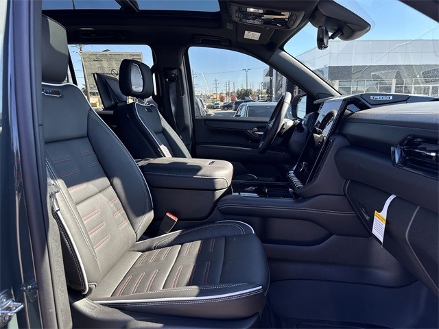 GMC Yukon Vehicle Full-screen Gallery Image 25