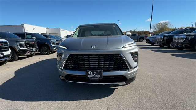 Buick Enclave Vehicle Full-screen Gallery Image 03