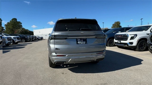 Buick Enclave Vehicle Full-screen Gallery Image 07