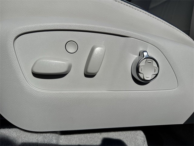 Buick Enclave Vehicle Full-screen Gallery Image 12