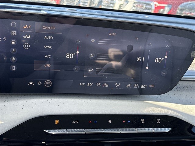 Buick Enclave Vehicle Full-screen Gallery Image 19