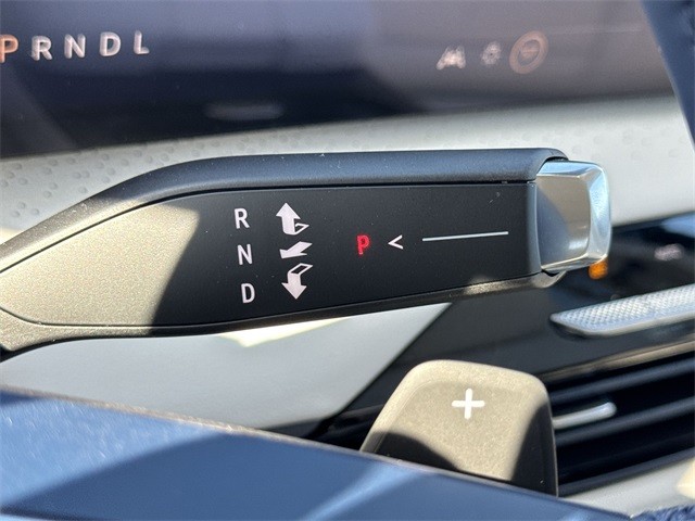 Buick Enclave Vehicle Full-screen Gallery Image 20