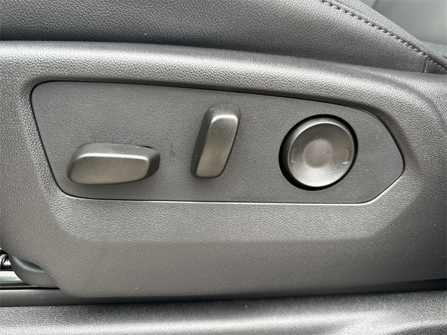 GMC Sierra 1500 Vehicle Full-screen Gallery Image 12