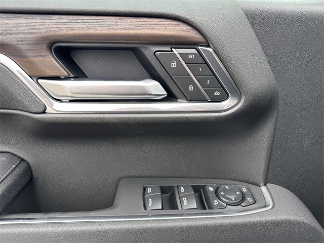 GMC Sierra 1500 Vehicle Full-screen Gallery Image 13