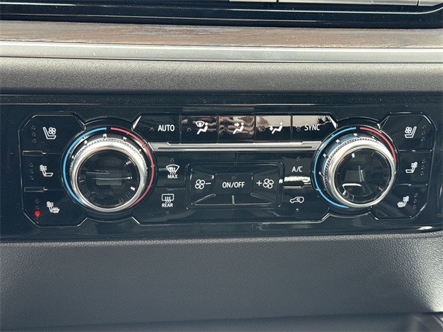 GMC Sierra 1500 Vehicle Full-screen Gallery Image 19