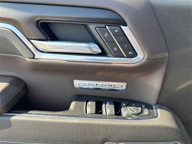 GMC Sierra 1500 Vehicle Full-screen Gallery Image 13