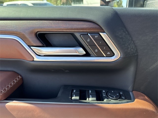 GMC Sierra 2500HD Vehicle Full-screen Gallery Image 13