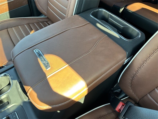 GMC Sierra 2500HD Vehicle Full-screen Gallery Image 21