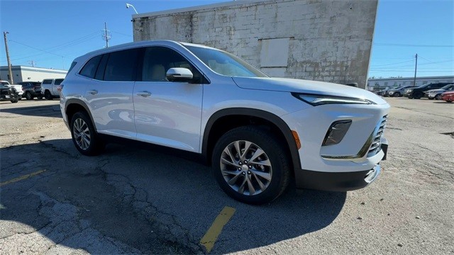 Buick Enclave Vehicle Full-screen Gallery Image 02