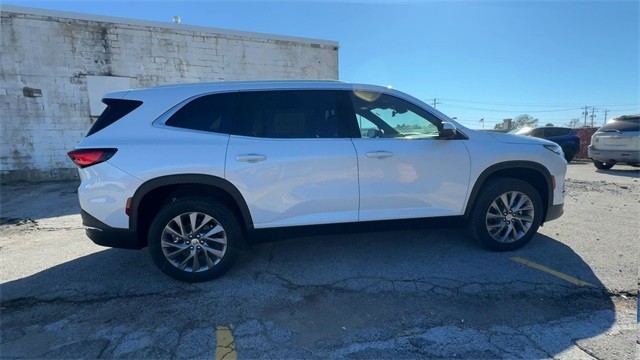 Buick Enclave Vehicle Full-screen Gallery Image 09