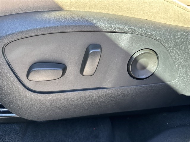 Buick Enclave Vehicle Full-screen Gallery Image 12