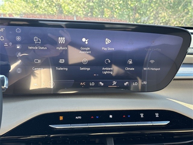 Buick Enclave Vehicle Full-screen Gallery Image 16