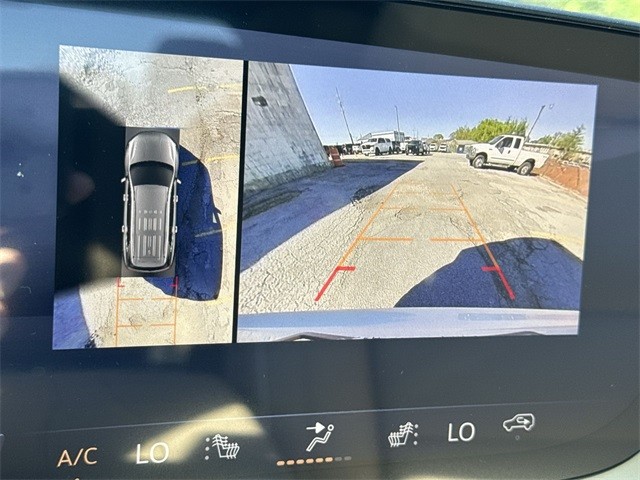 Buick Enclave Vehicle Full-screen Gallery Image 17