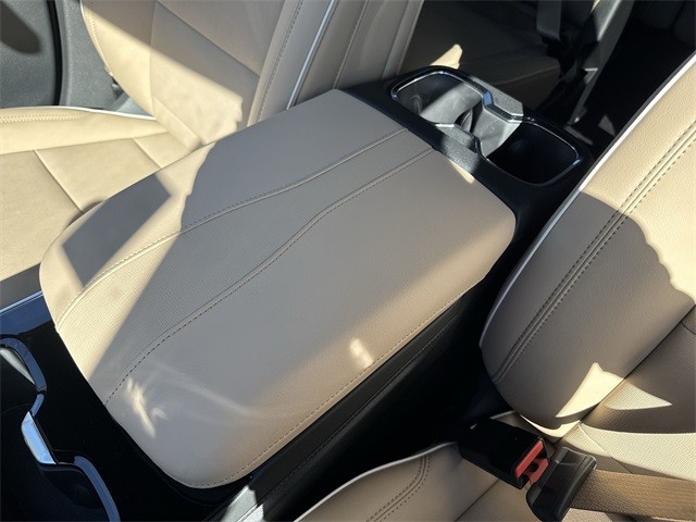 Buick Enclave Vehicle Full-screen Gallery Image 21