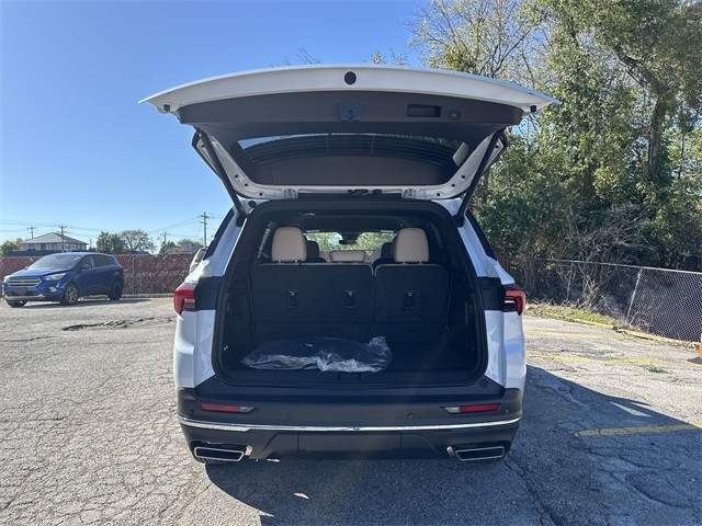 Buick Enclave Vehicle Full-screen Gallery Image 24