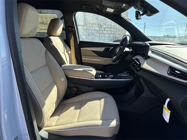 Buick Enclave Vehicle Full-screen Gallery Image 25