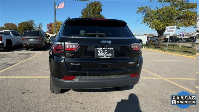 Jeep Compass Vehicle Full-screen Gallery Image 09