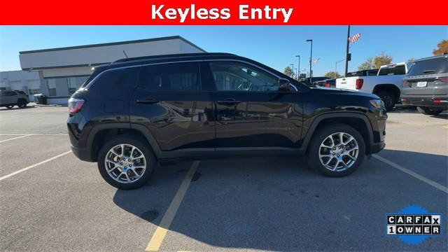 Jeep Compass Vehicle Full-screen Gallery Image 11