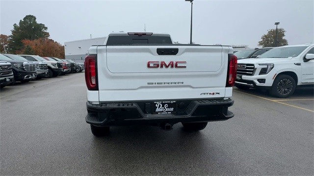 GMC Sierra 1500 Vehicle Full-screen Gallery Image 07