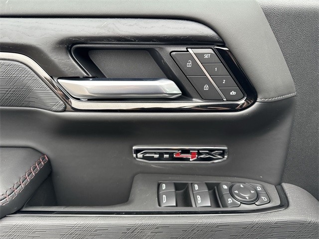 GMC Sierra 1500 Vehicle Full-screen Gallery Image 13