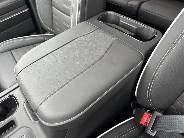 GMC Sierra 1500 Vehicle Full-screen Gallery Image 21