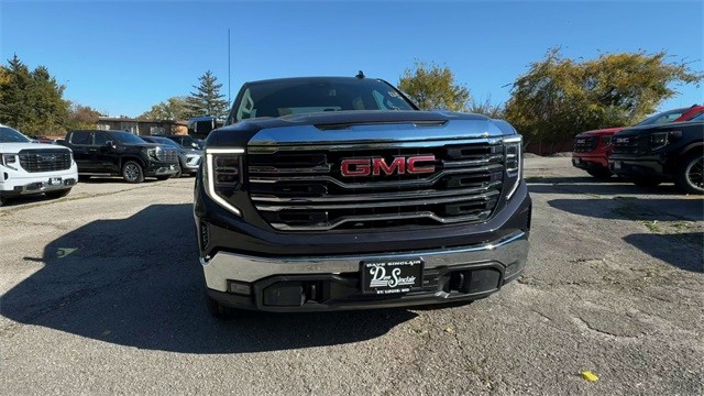 GMC Sierra 1500 Vehicle Full-screen Gallery Image 03
