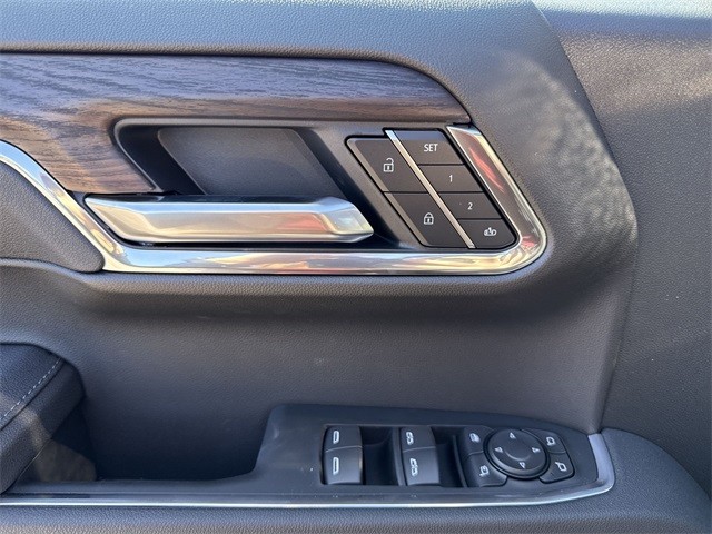 GMC Sierra 1500 Vehicle Full-screen Gallery Image 13