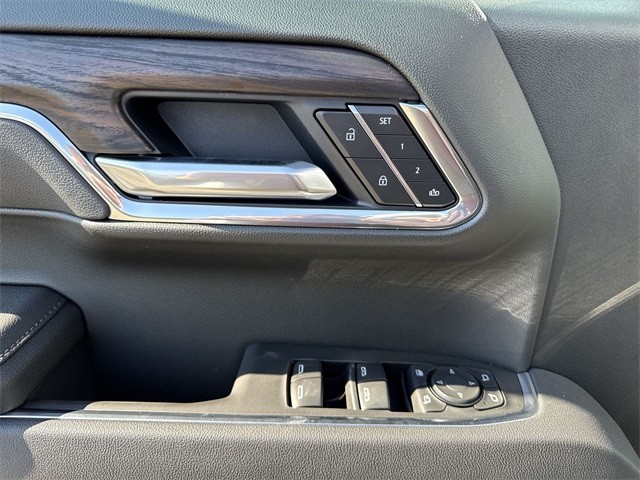 GMC Sierra 1500 Vehicle Full-screen Gallery Image 13