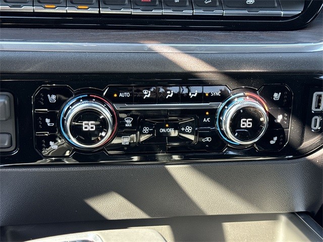 GMC Sierra 1500 Vehicle Full-screen Gallery Image 19