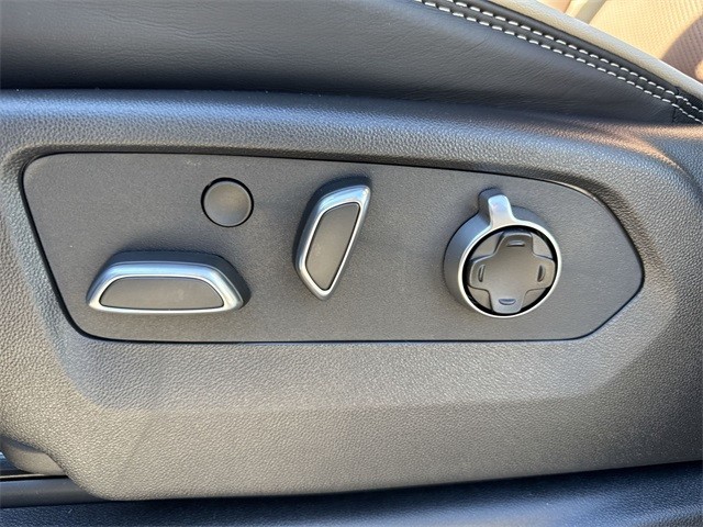 GMC Sierra 1500 Vehicle Full-screen Gallery Image 12